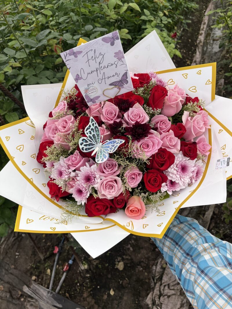 Ramo rosita con rojo de 50