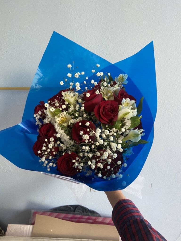 Un regalo que se puede hacer es un ramo o cajita con Rosas para Hombre
