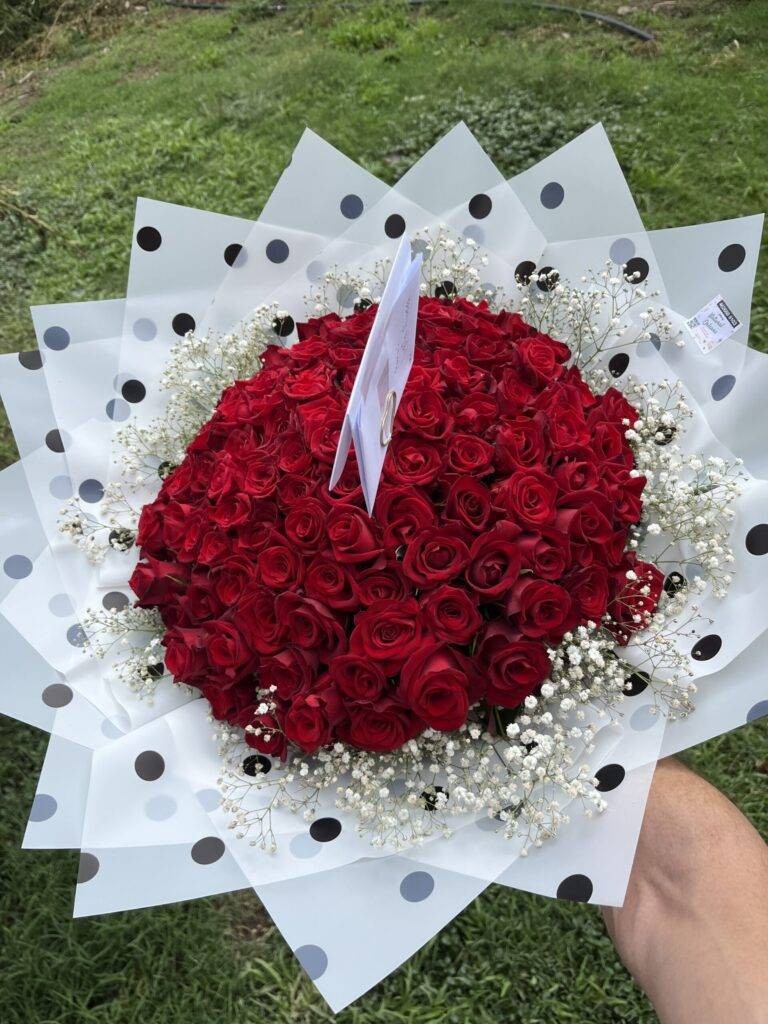 ramo de 100 rosas rojas