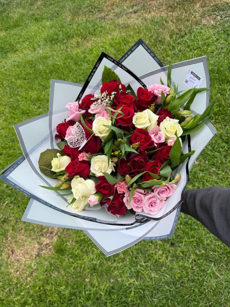 Ramo 28 rosas en 3 colores