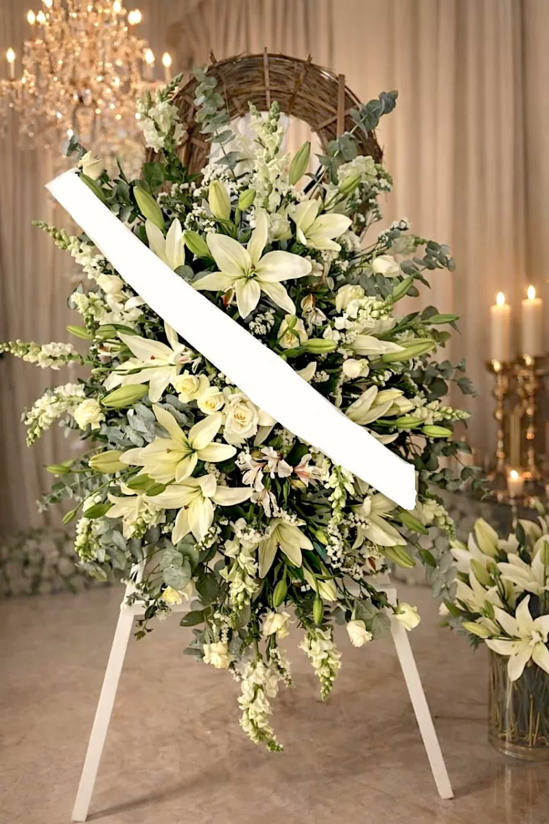 medallón con flores y rosas